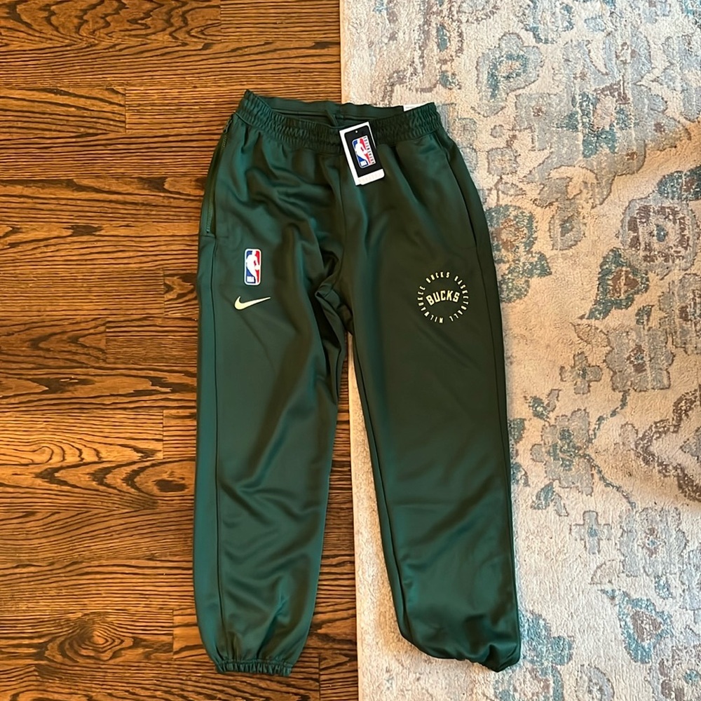 MILWAUKEE BUCKS NIKE GREEN SPOTLIGHT SWEATPANTS  *MED* - NWT